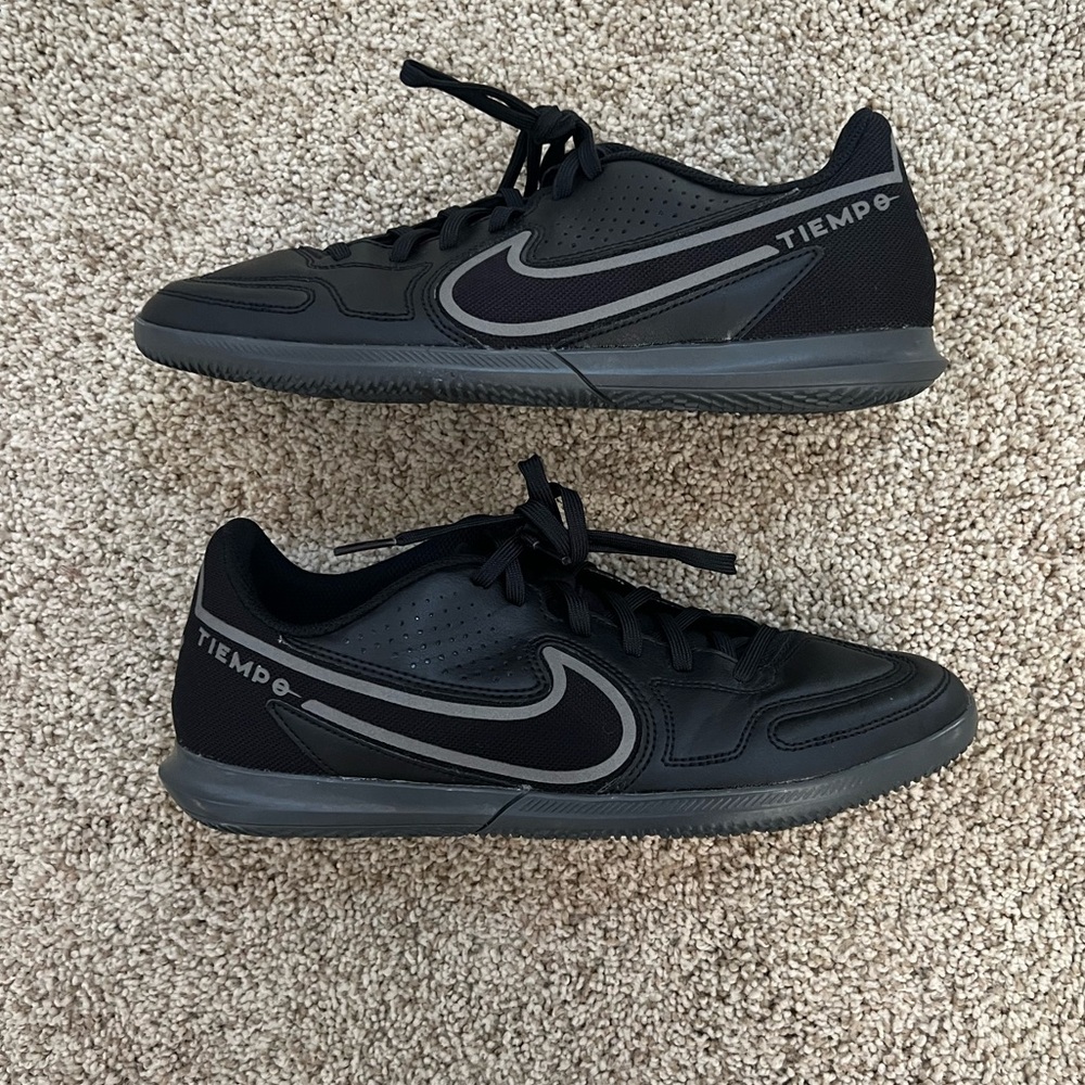 Nike Tiempo futsal shoes BARELY USED, they say size 8 but are actually size 7